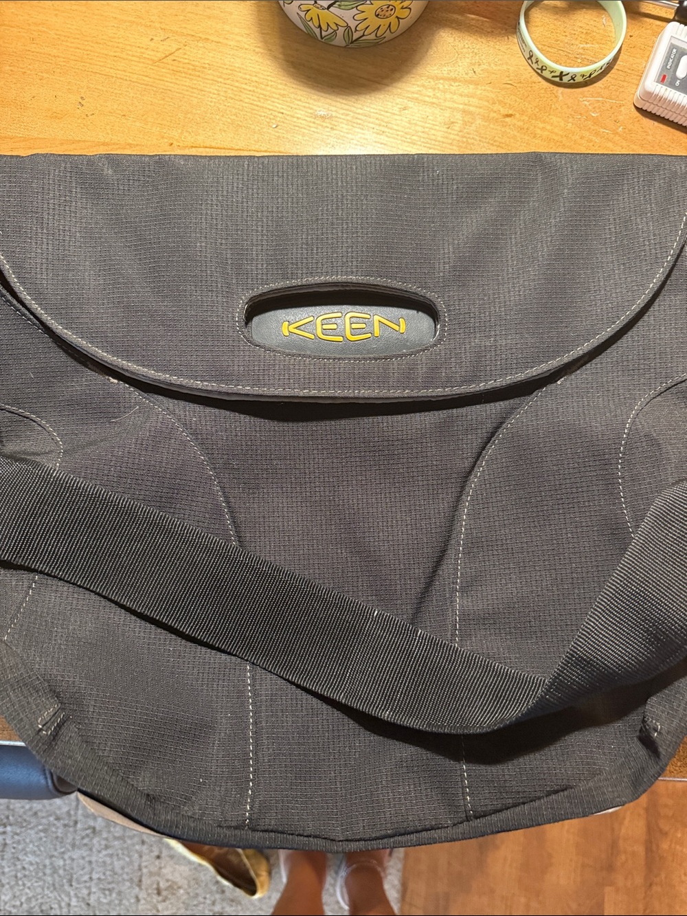 XL Keen Navy Black Messenger Crossbody Bag